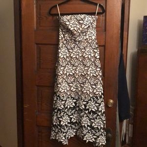 Gorgeous strapless dress with nude underkay